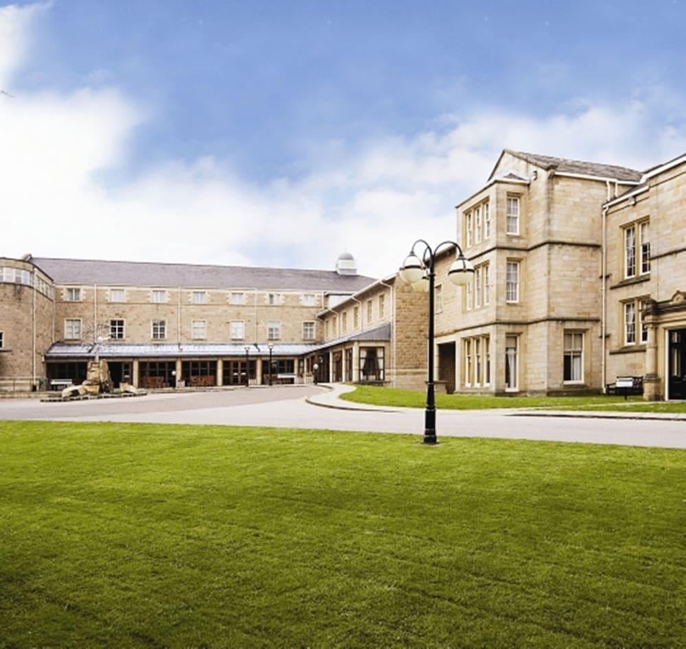 Weetwood Hall Estate Лийдс Екстериор снимка